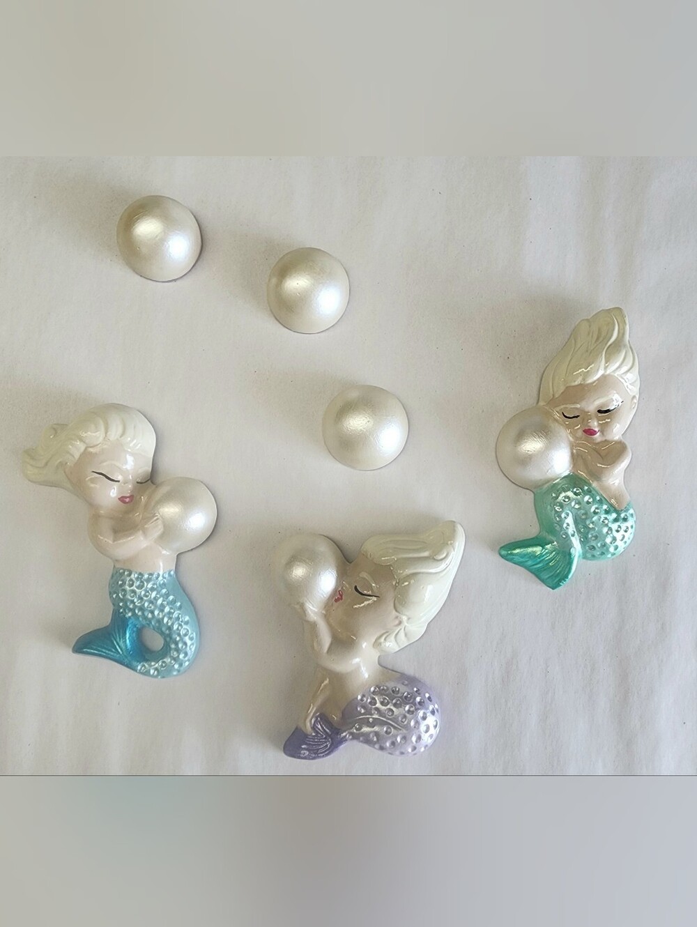 Pastel Baby Mermaids W/ 3 Bubbles Chalkware